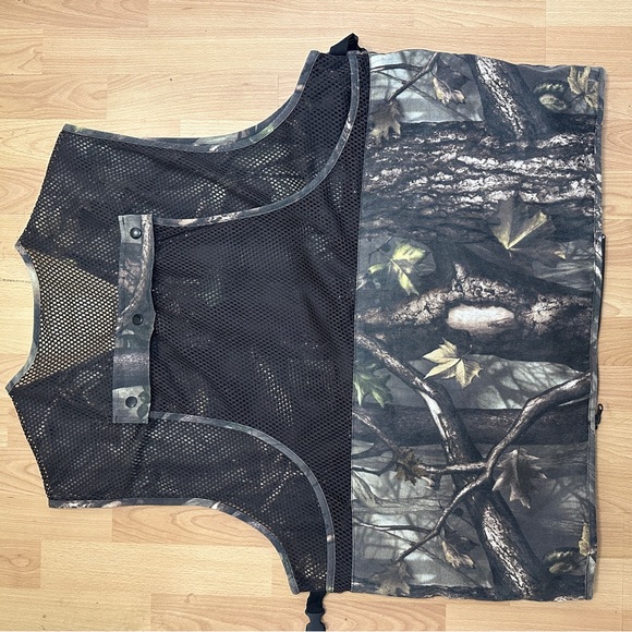 Cabela's Camouflage Hunting Vest - Picture 8 of 8